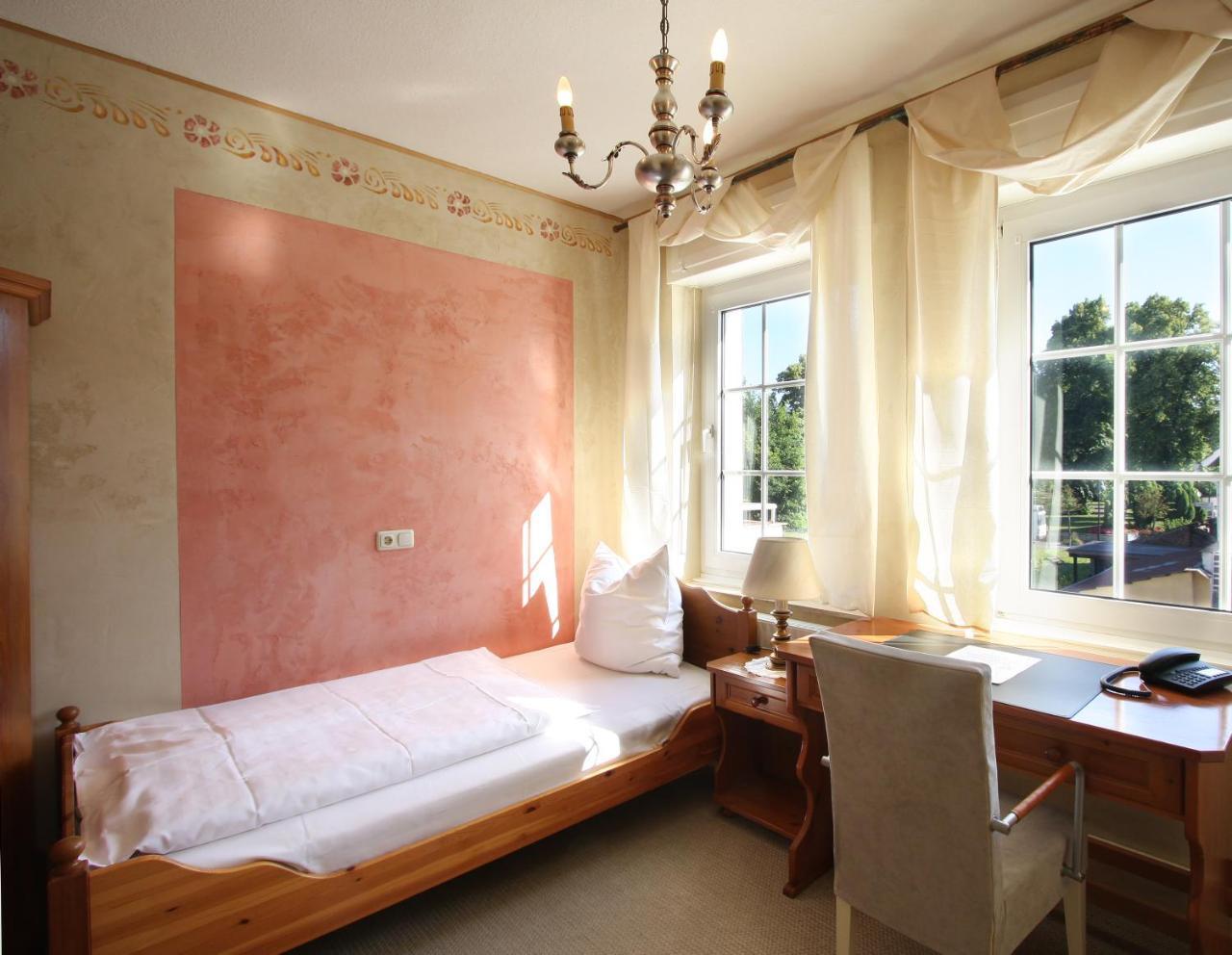 Hotel-Restaurant Saelzerhof Salzkotten Екстер'єр фото